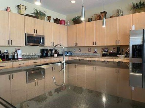 934 Gulfstream Ct, Weston FL 33327