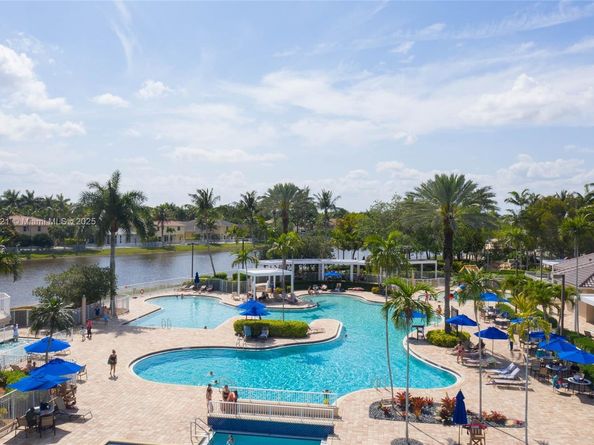 934 Gulfstream Ct, Weston FL 33327