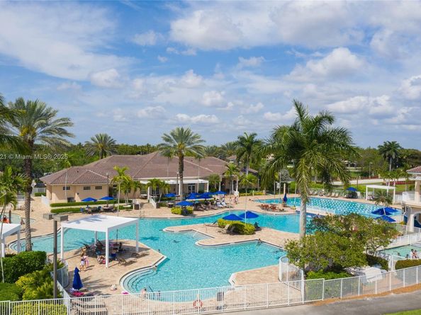 934 Gulfstream Ct, Weston FL 33327