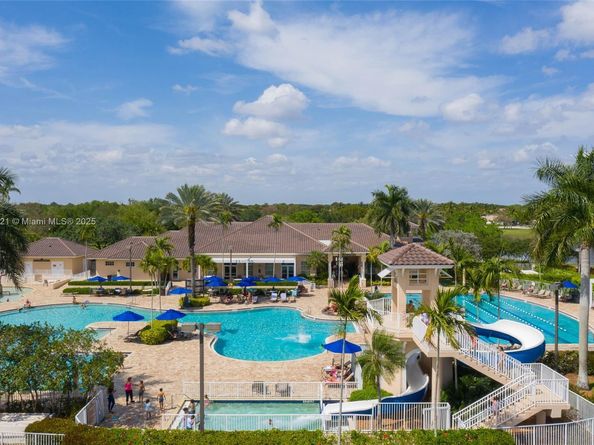 934 Gulfstream Ct, Weston FL 33327