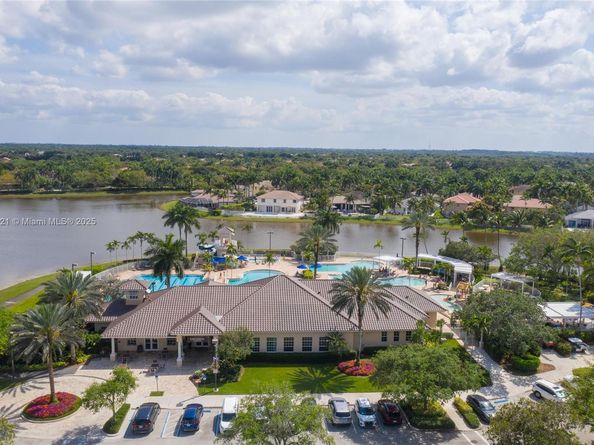 934 Gulfstream Ct, Weston FL 33327