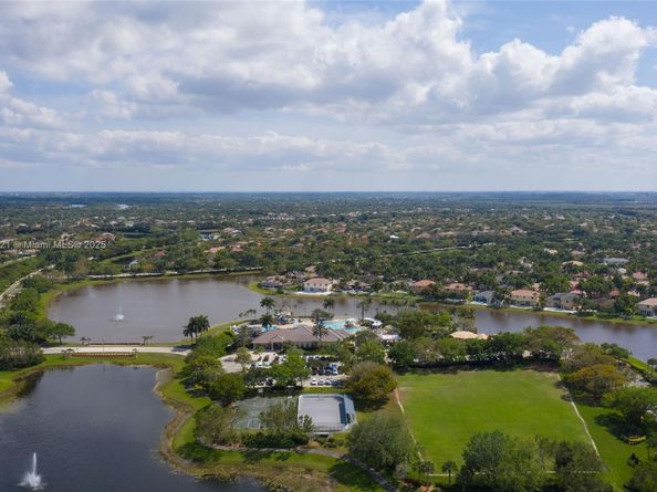 934 Gulfstream Ct, Weston FL 33327