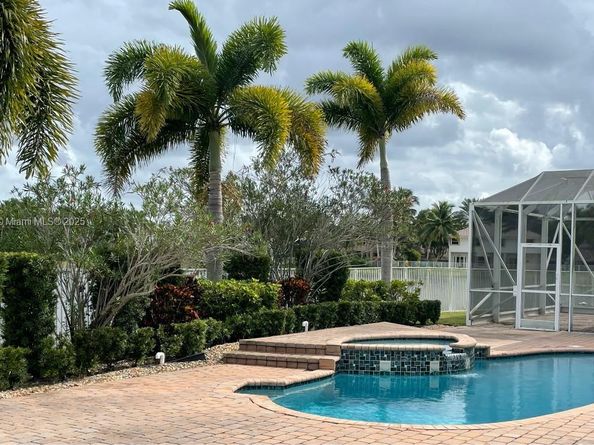 934 Gulfstream Ct, Weston FL 33327