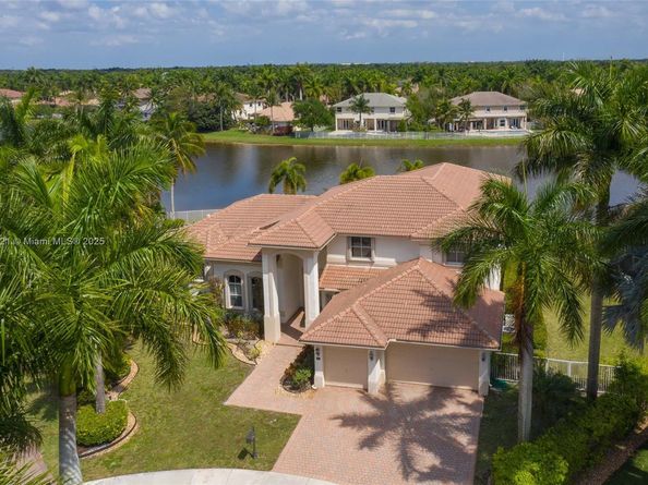 934 Gulfstream Ct, Weston FL 33327