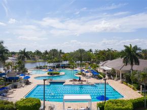 934 Gulfstream Ct, Weston FL 33327