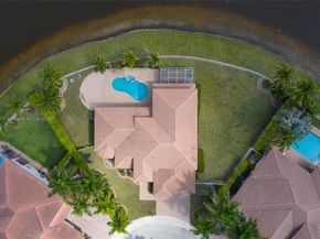 934 Gulfstream Ct, Weston FL 33327