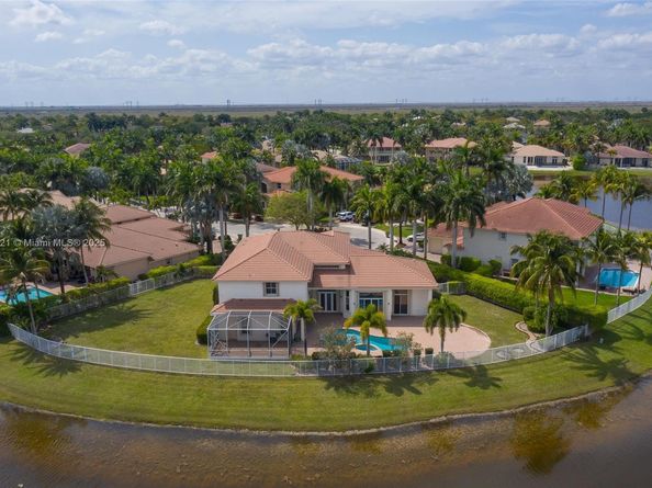 934 Gulfstream Ct, Weston FL 33327