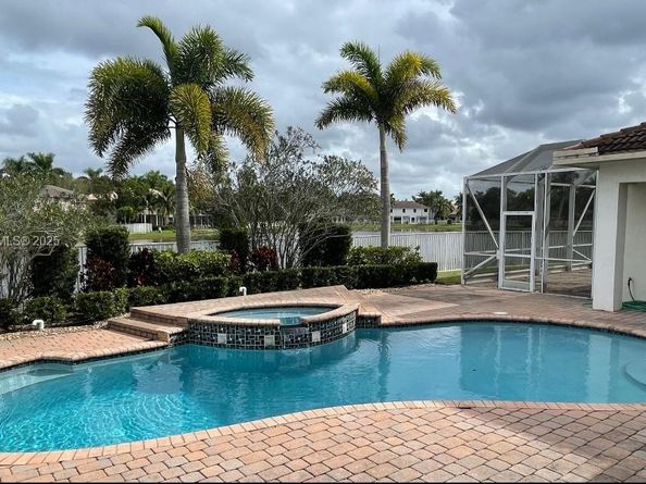 934 Gulfstream Ct, Weston FL 33327