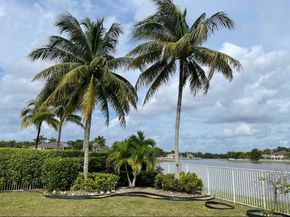 934 Gulfstream Ct, Weston FL 33327