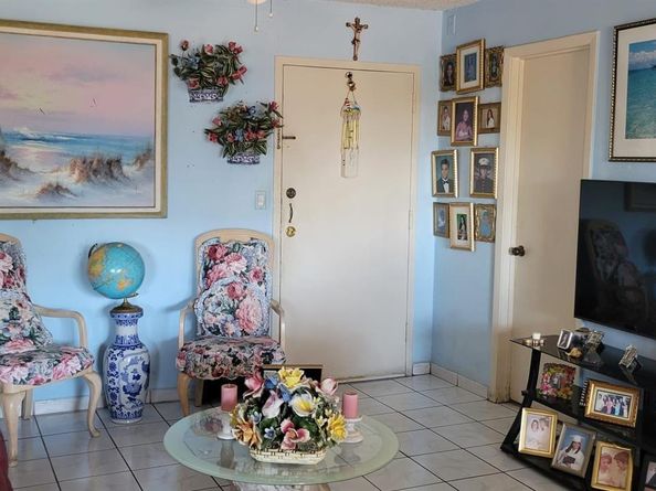 4801 NW 7th St 81016, Miami FL 33126