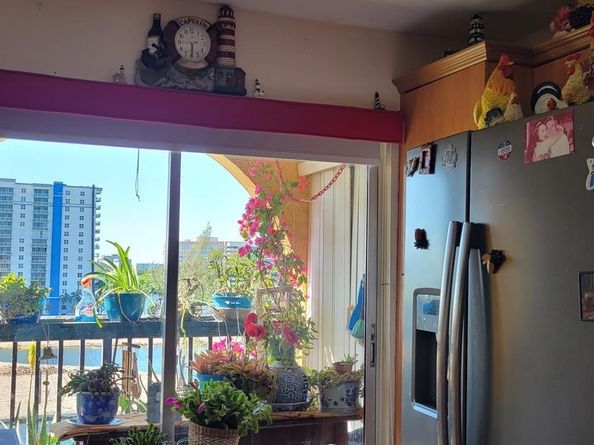 4801 NW 7th St 81016, Miami FL 33126