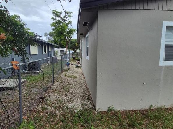 2831 NW 14th Ct, Fort Lauderdale FL 33311