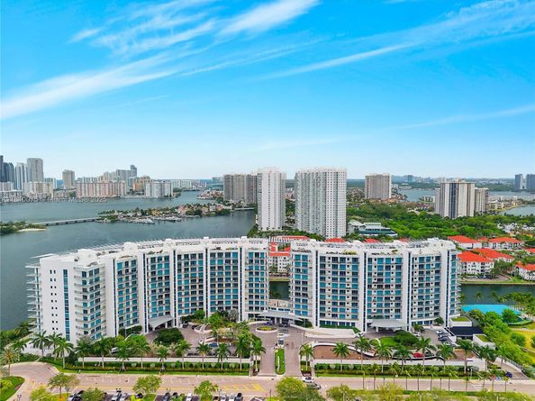 3250 NE 188th St UPH08, Aventura FL 33180