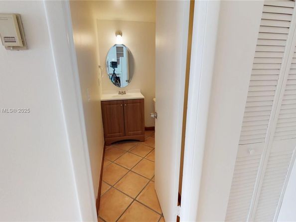 3665 NE 167th St 501, North Miami Beach FL 33160