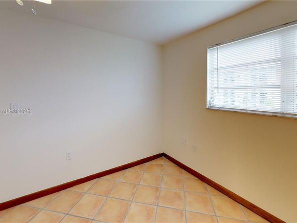 3665 NE 167th St 501, North Miami Beach FL 33160