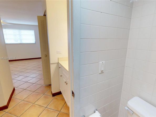 3665 NE 167th St 501, North Miami Beach FL 33160