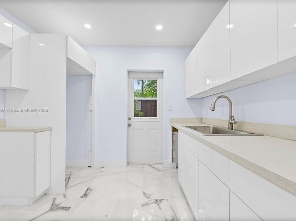 1535 NE 139th St, North Miami FL 33161