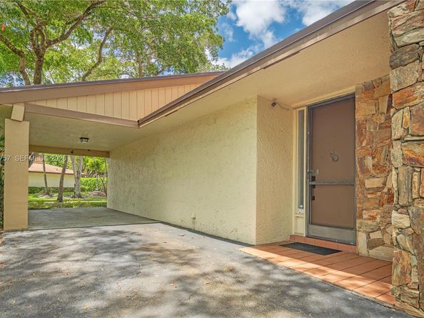 8097 Royal Palm Cir, Tamarac FL 33321