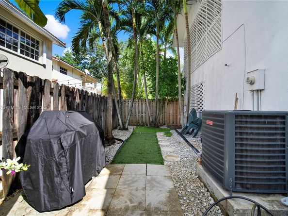 10825 SW 91st Ln, Miami FL 33176