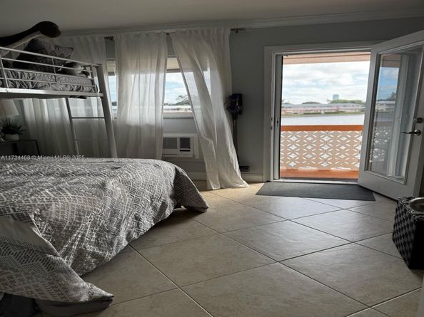 Undisclosed Address #A11734468, Hallandale Beach FL 33009