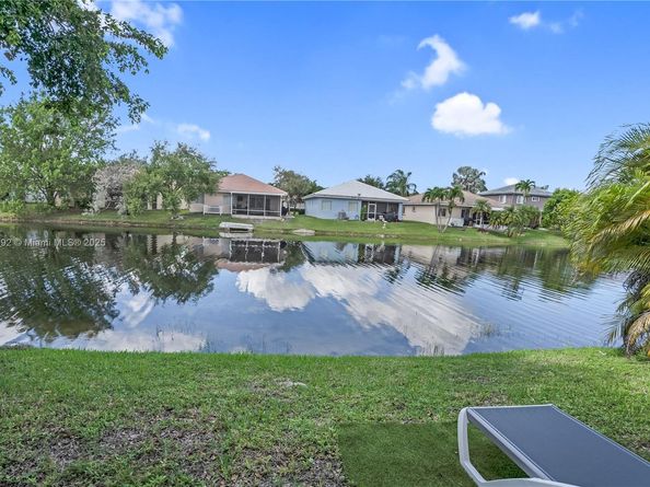 7641 NW 99th Ave, Tamarac FL 33321