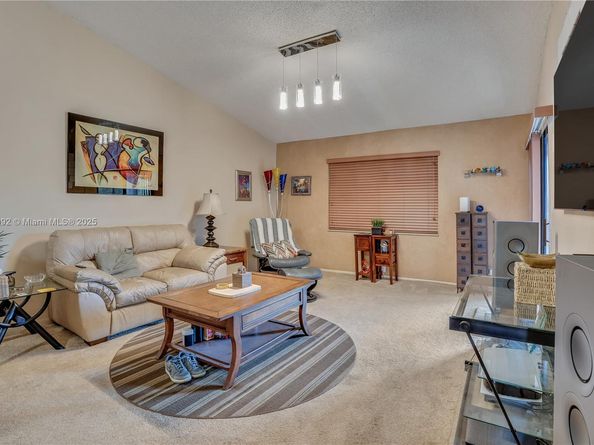 7641 NW 99th Ave, Tamarac FL 33321