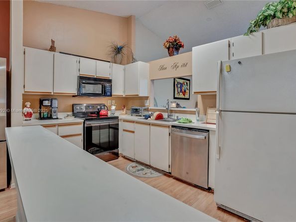 7641 NW 99th Ave, Tamarac FL 33321