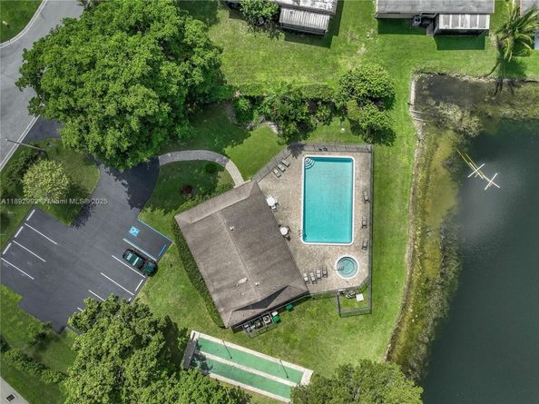7641 NW 99th Ave, Tamarac FL 33321