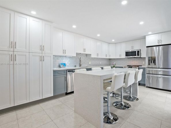 9112A SW 20th St, Davie FL 33324