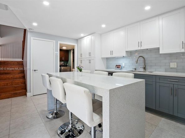 9112A SW 20th St, Davie FL 33324