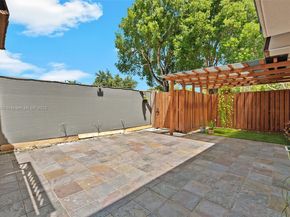 9112A SW 20th St, Davie FL 33324