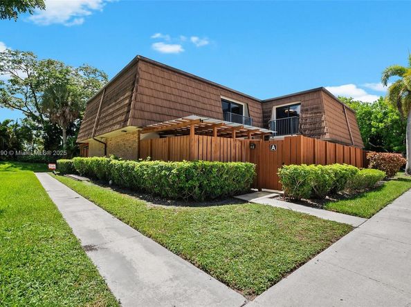 9112A SW 20th St, Davie FL 33324