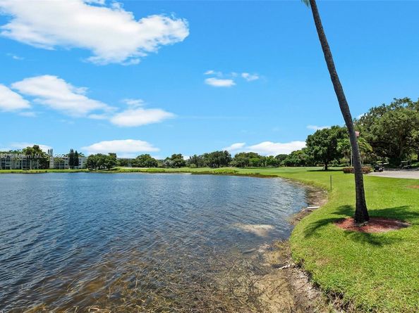 9112A SW 20th St, Davie FL 33324