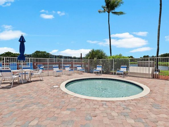 9112A SW 20th St, Davie FL 33324
