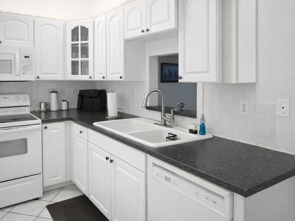 1800 SW 81st Ave 1411, North Lauderdale FL 33068