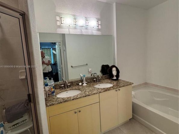 Undisclosed Address #A11898499, Hollywood FL 33020