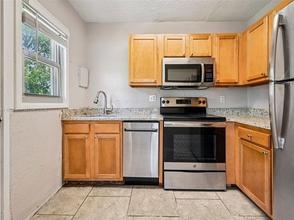 837 Ridgewood Dr, West Palm Beach FL 33405