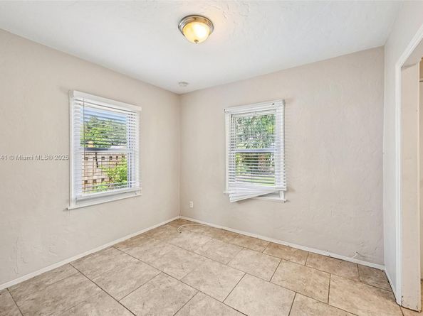 837 Ridgewood Dr, West Palm Beach FL 33405
