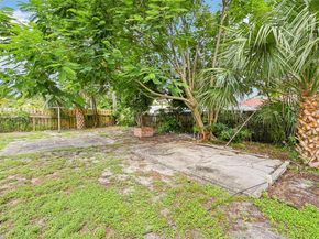 837 Ridgewood Dr, West Palm Beach FL 33405