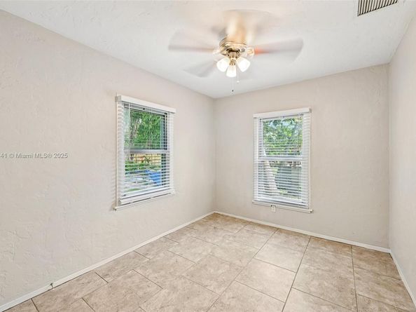 837 Ridgewood Dr, West Palm Beach FL 33405