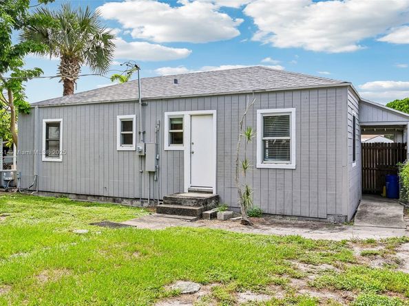 837 Ridgewood Dr, West Palm Beach FL 33405