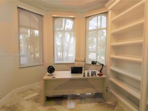 2418 Poinciana Ct, Weston FL 33327