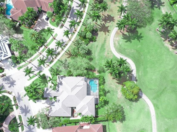 2418 Poinciana Ct, Weston FL 33327