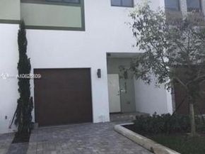 4500 NW 8th Pl, Plantation FL 33317