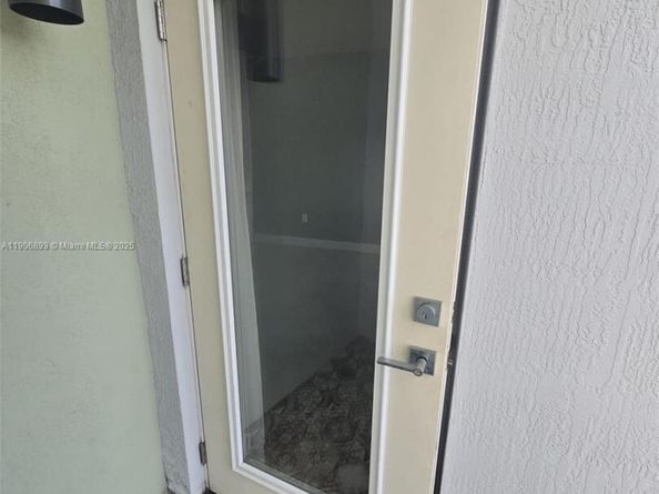 4500 NW 8th Pl, Plantation FL 33317