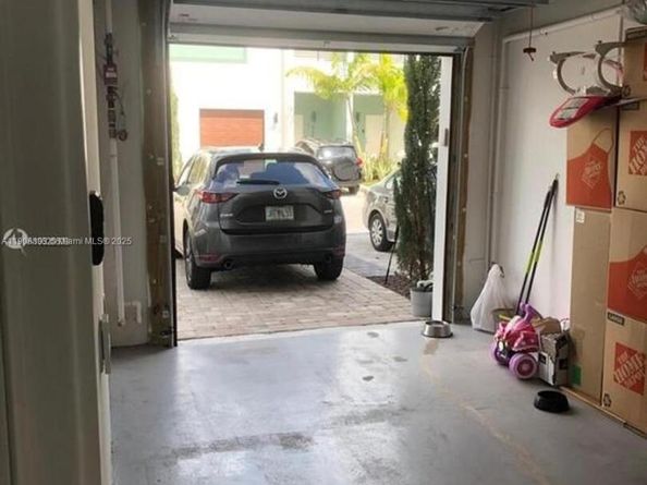 4500 NW 8th Pl, Plantation FL 33317