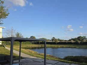 4500 NW 8th Pl, Plantation FL 33317