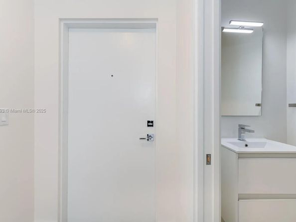 4500 NW 8th Pl, Plantation FL 33317