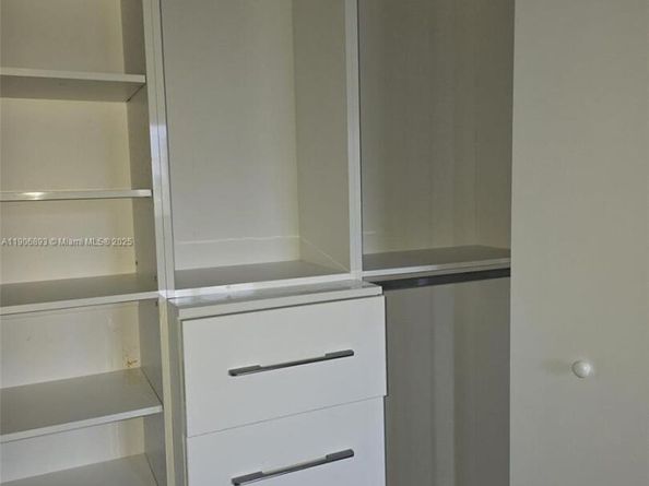 4500 NW 8th Pl, Plantation FL 33317