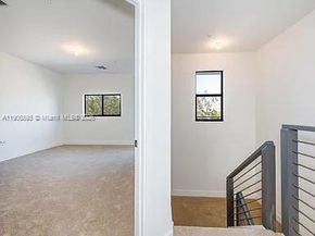 4500 NW 8th Pl, Plantation FL 33317